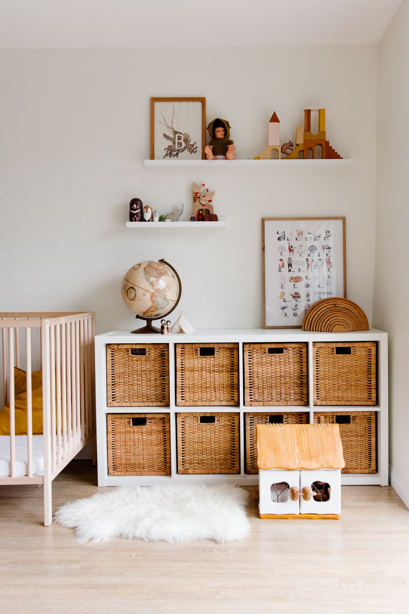 Calm neutral child's room with a low shelf and baskets